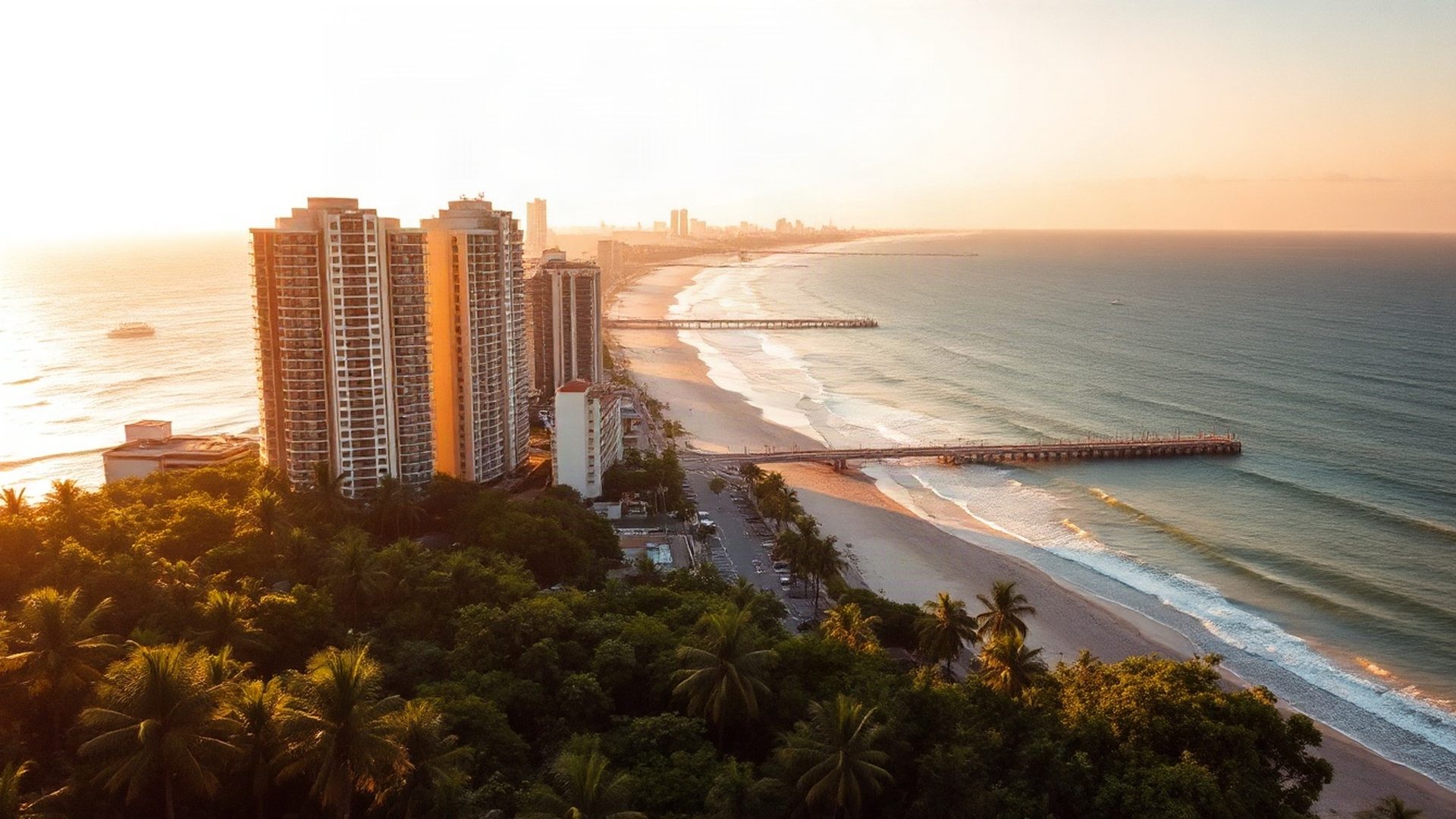 Litoral de Recife ao entardecer, com torres residenciais modernistas na orla de Boa Viagem
